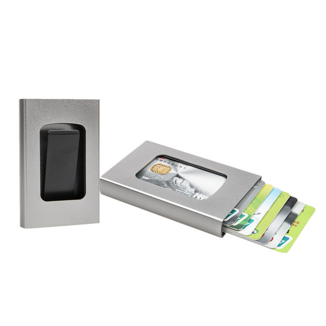 Hogyan védik az RFID pénztárcák a kártyákat és a személyes adatokat?